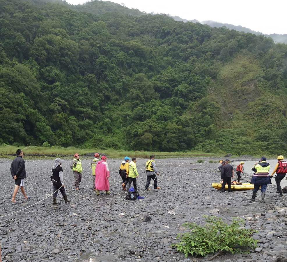 快新聞 南投仁愛鄉女子在橋下抓魚被大水沖走無生命跡象丈夫不幸溺斃 民視新聞網