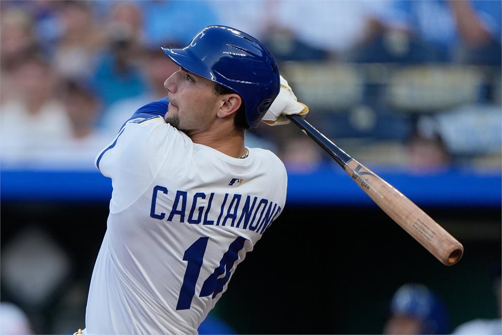 MLB(影)/飛過三道牆!皇家22歲菜鳥炸出「這距離」成隊史新秀最大支紅不讓