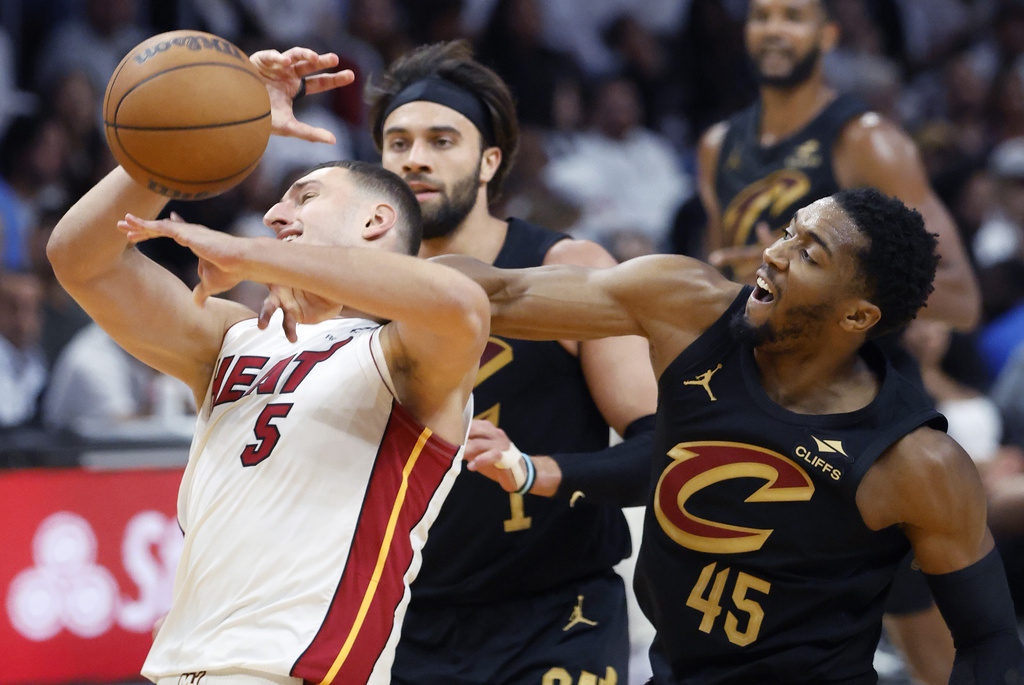 NBA(影)／宛如台灣JHBL冠軍賽翻版！騎士季後賽橫掃熱火、G4狂贏55分晉級
