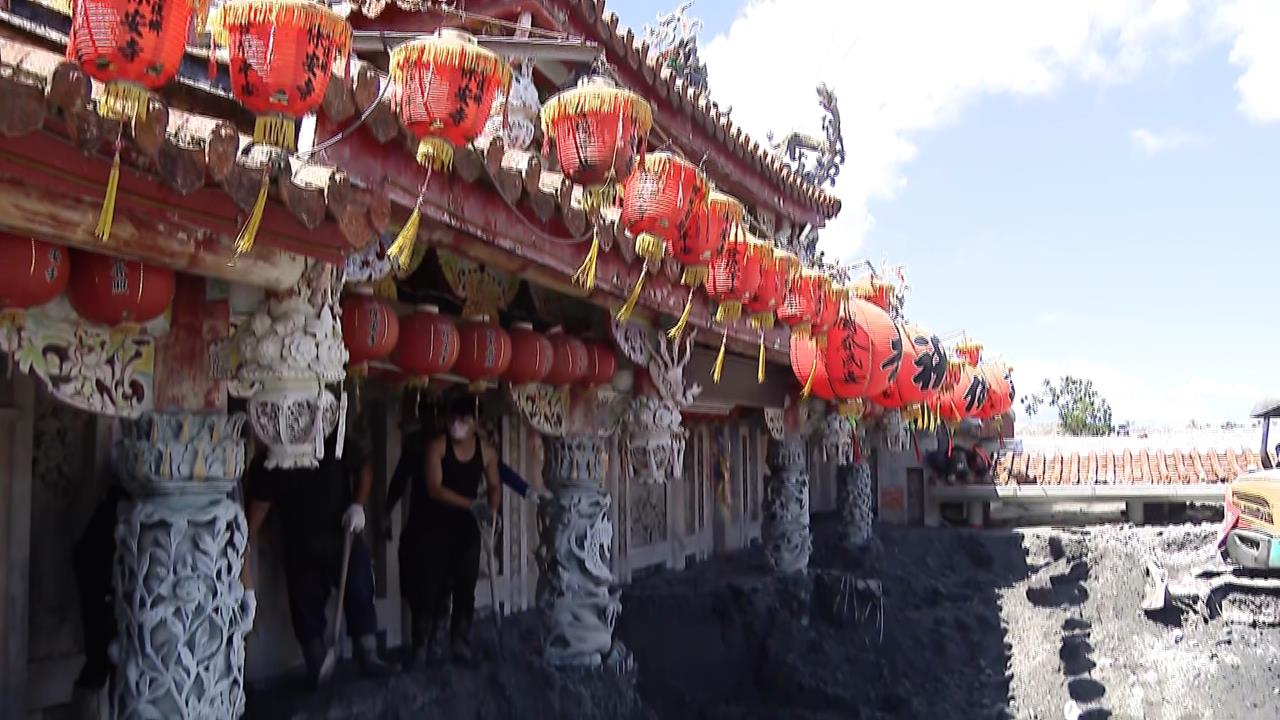 保安寺遭泥流重創　土石淹近一層樓高　挖出落難神像