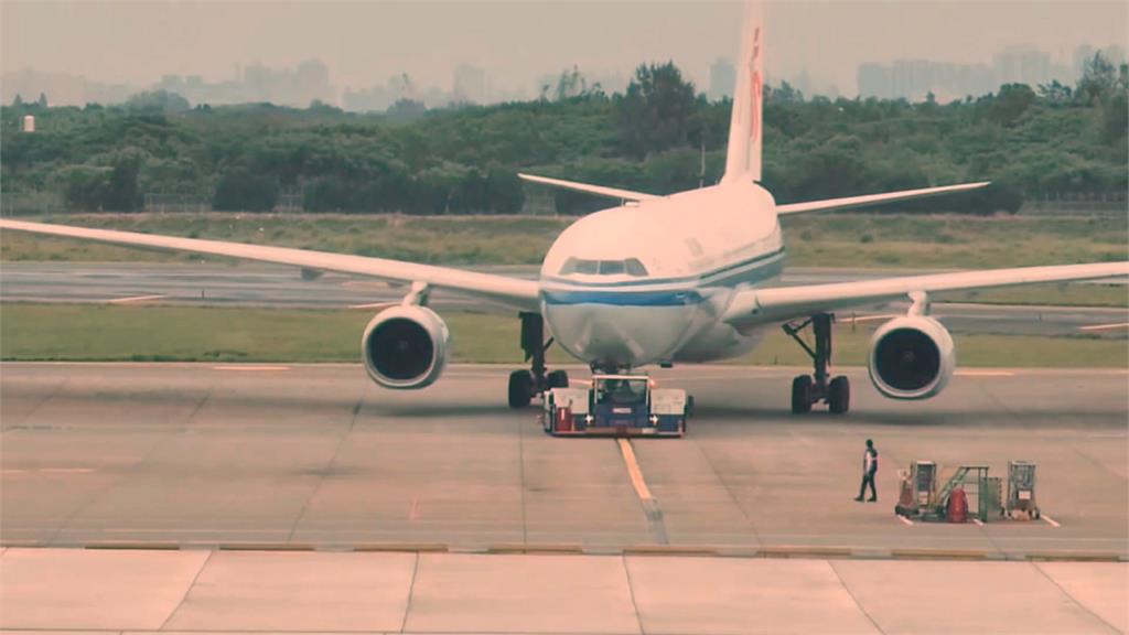 中國國航CA-185客機疑被放爆裂物　桃機緊急封閉南跑道全面盤查
