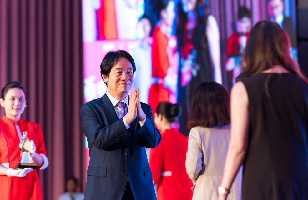 快新聞／藍白合也沒用！民進黨支持率穩坐最大黨　藍白加起來仍打不過綠