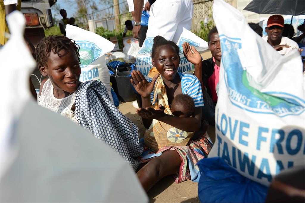 熱帶氣旋重創非洲東部 慈濟志工急救援送愛心米