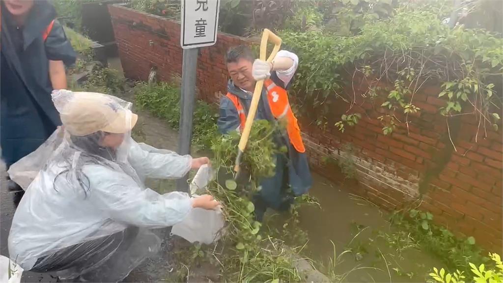 下鄉清淤遭質疑擺拍？　何博文回應了