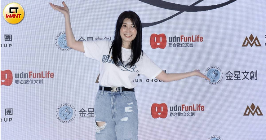 黃嘉千變漂亮「被疑有新戀情」　王偉忠鼓勵：現在流行姊弟戀
