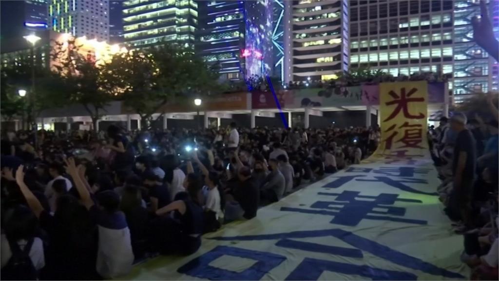 香港愛丁堡廣場湧5萬人！控訴警方暴力刑求