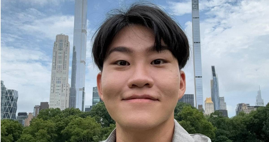 才說加倉台積電！Joeman現跑去公園吃土　他笑：配砂糖吃像Oreo