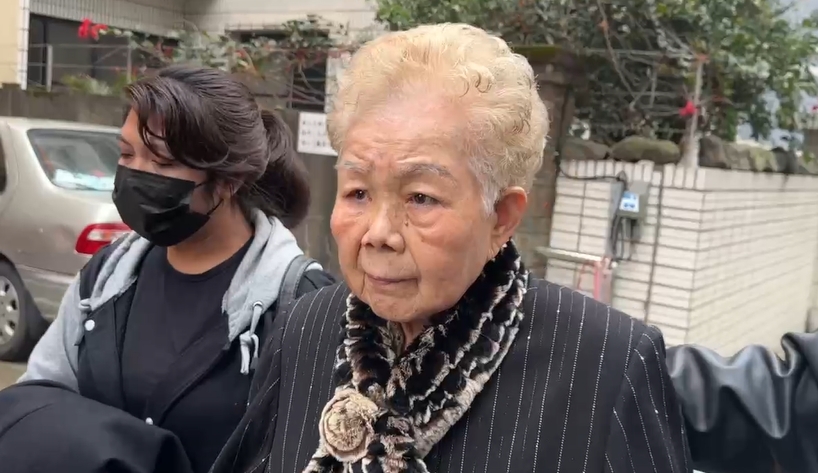 快新聞／下午出庭拚柯文哲解除禁見　柯媽哽咽：不知道台灣人的禮嗎？