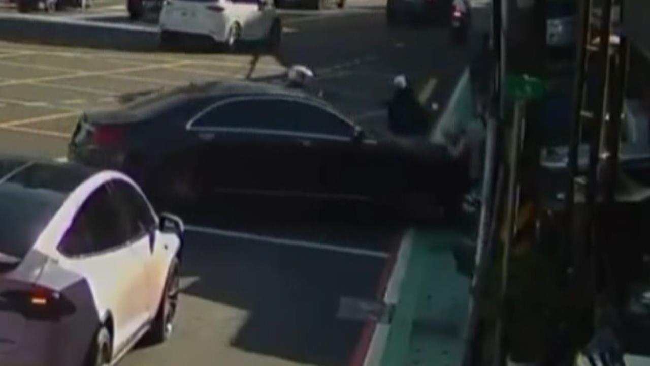 加總逾2百歲!8旬翁疑血糖過低 衝撞停等區雙載老夫妻