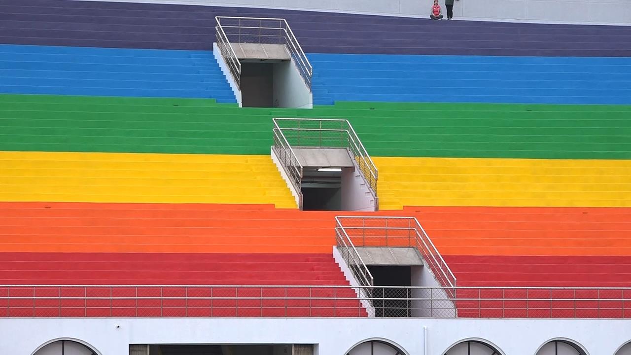 板橋體育場「彩虹看台」開箱 侯友宜:運動平權不再是口號