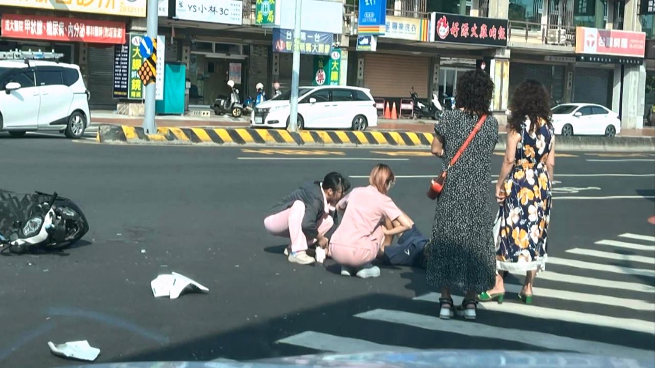 台南汽機車擦撞出車禍！　兩名護理師路過火速協助傷患