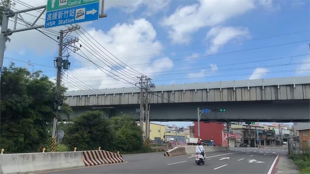 「四」馬難追!新竹4匹馬兒逛大街 目擊駕駛傻眼