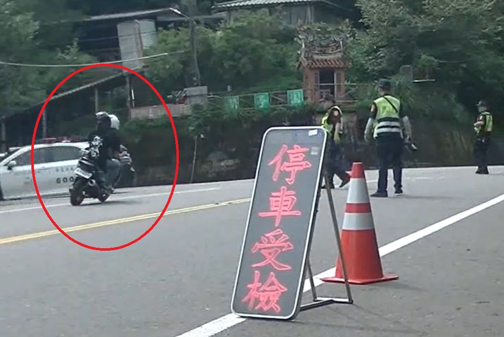 北宜公路遇攔查不停　20歲騎士恐吞10罰單逾19萬元罰款