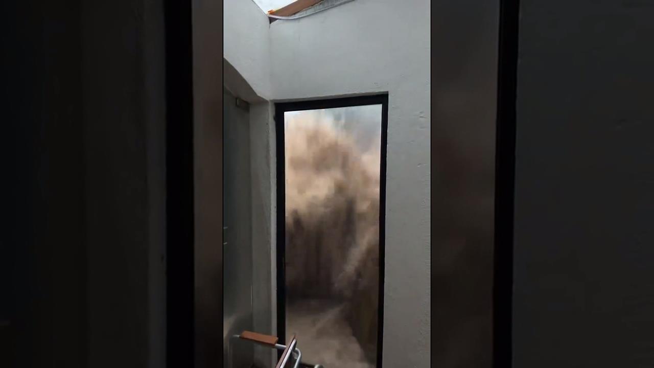 白海豚風雨狂炸中國！　百萬人急撤上海變「海上」
