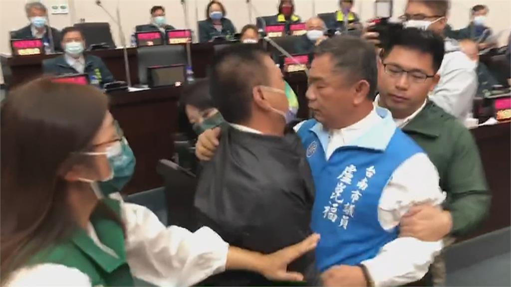 邱莉莉事件延燒！藍嗆主席換人　台南市議會開議爆推擠衝突