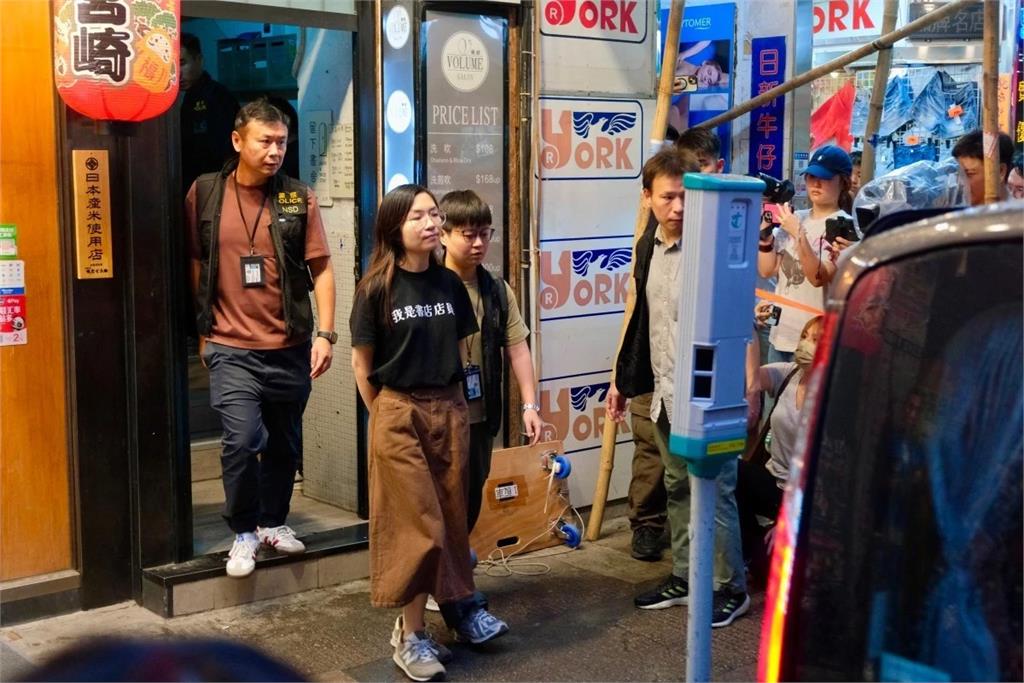 港警再突襲獨立書店以國安罪逮捕5人　涉賣「煽動書籍」最高關7年