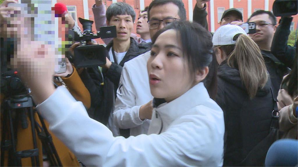 徐巧芯昔對綠委「比中指」！竟辯稱替「這1人」討公道…她喊：對中華民國忠誠