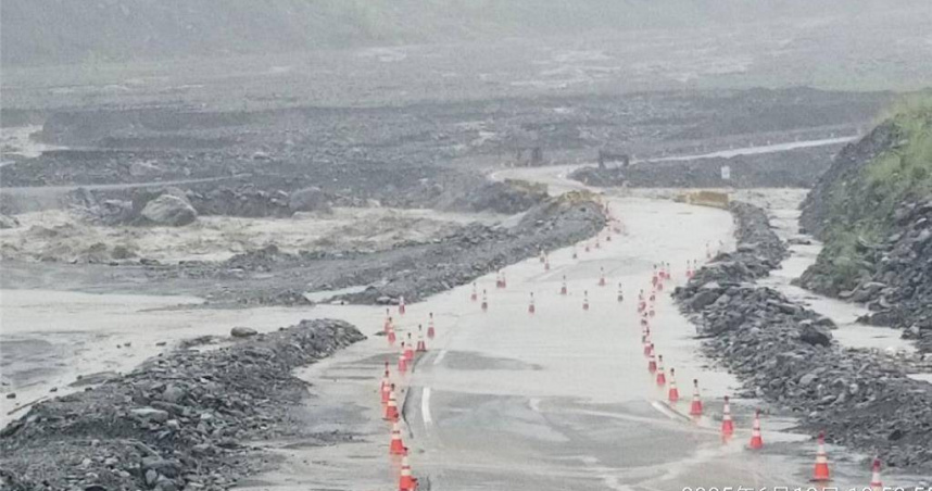 高雄暴雨沖毀溪底便道　桃源區3里14日停班停課