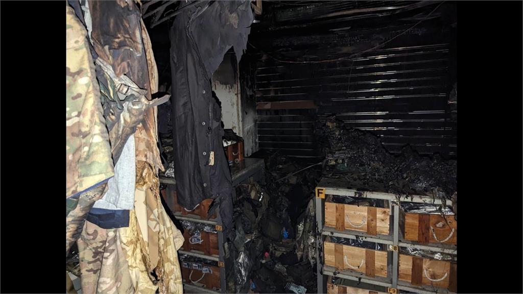 軍用品店遭「動手腳」爆炸起火　警鎖定嫌犯追緝中