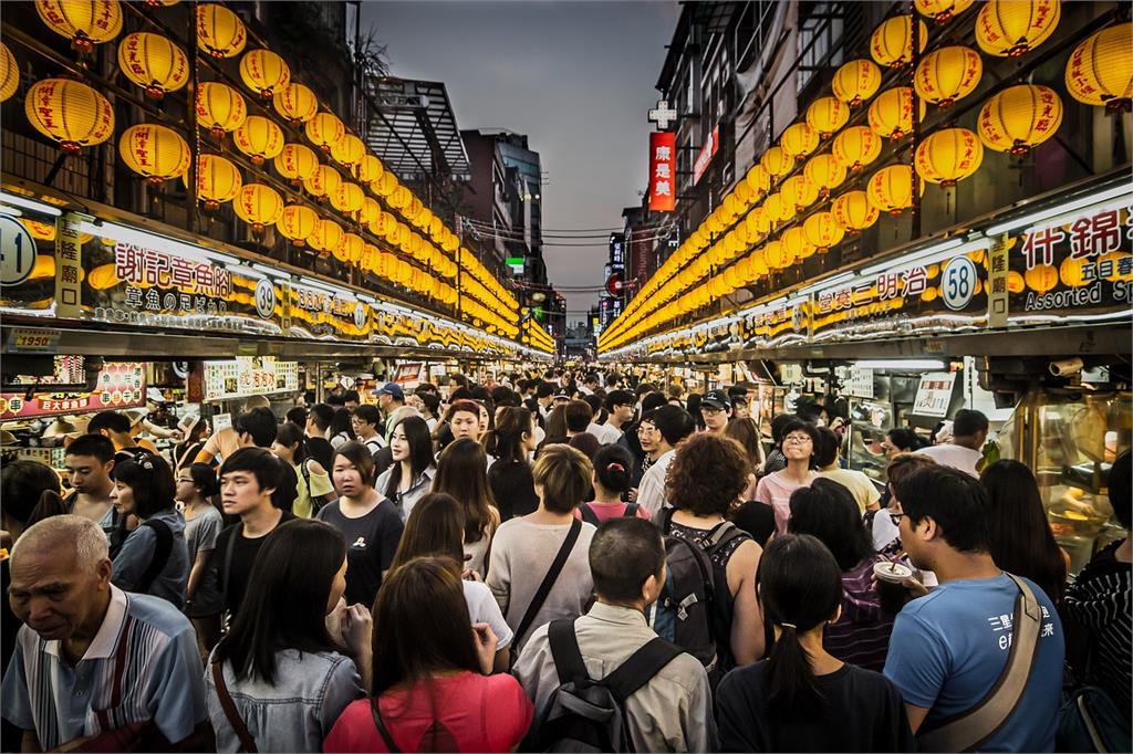 他逛夜市見蔥油餅「一張不加蛋100元」　他驚呼：什麼鬼？