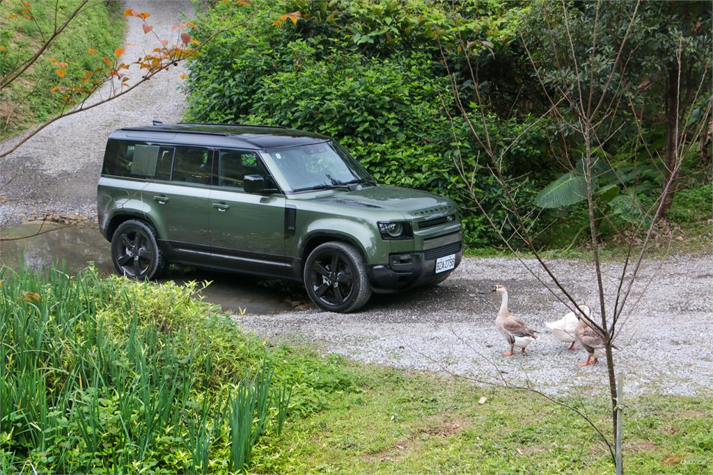 經典，何須改變？26 年式 Defender 110 D350 試駕