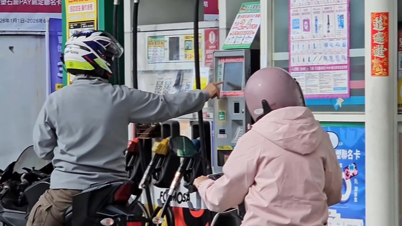 明起汽柴油漲1.8、1.4元　各地加油站塞爆趕漲前加滿