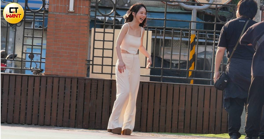 切換自如2／凍齡美顏被讚「真穿越」　蘇慧倫百搭男星毫不違和