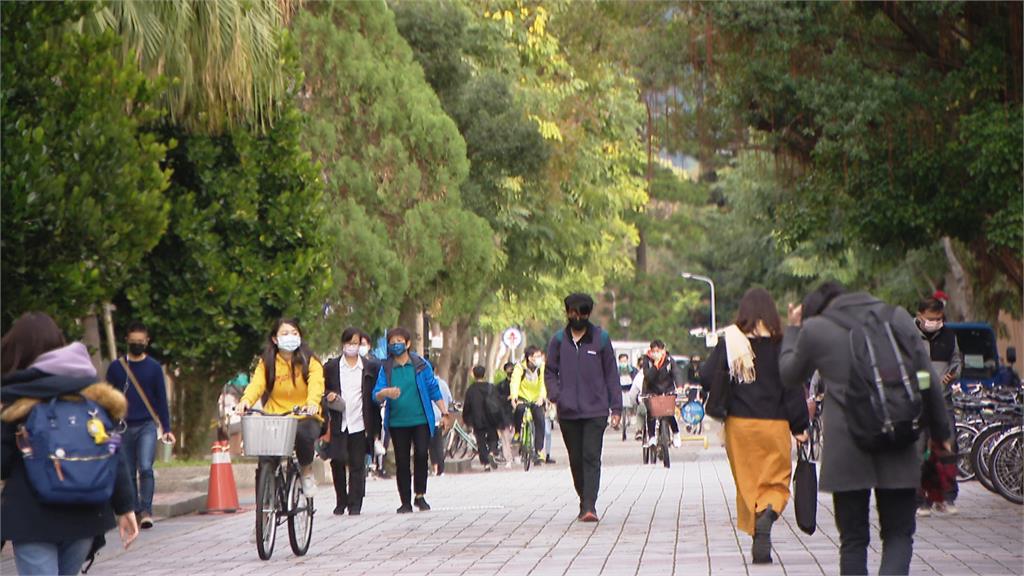3年讀大學、大四去當兵？　一學期要修42學分　學生直呼慘