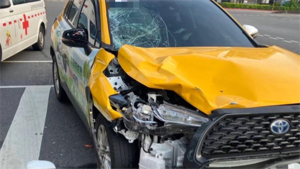 計程車疑闖紅燈撞雙載機車　夫妻送醫搶救、妻昏迷指數3
