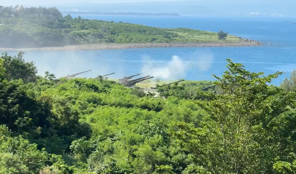 快新聞／畫面曝！陸軍屏東楓港「重砲保養射擊」　邀居民見證國軍保衛國家決心