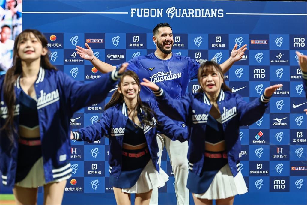 中職(影)/AI女神李珠珢加持!悍將、中信互換洋投「魔力藍」完封前東家中信兄弟