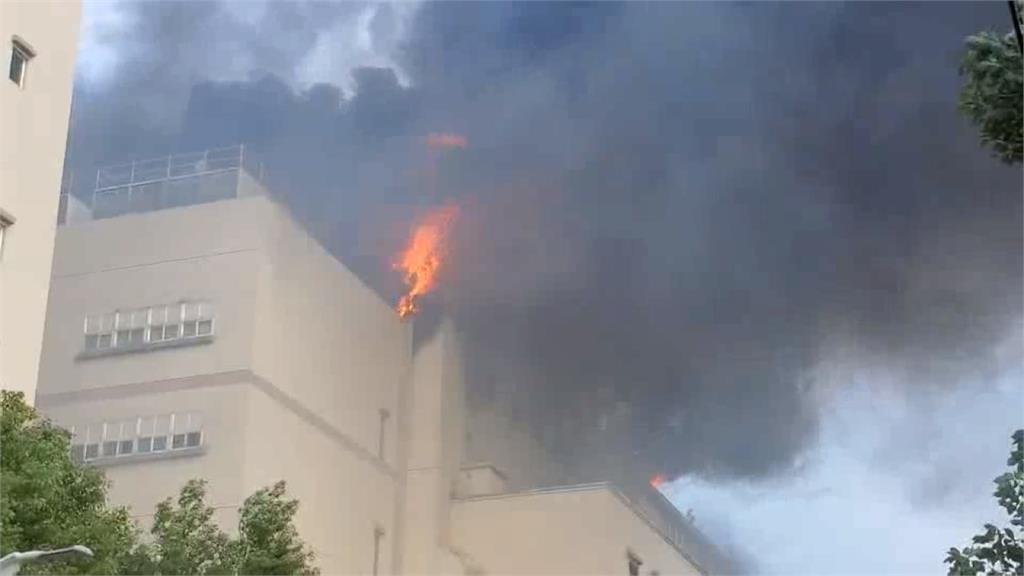 電子廠大火濃煙撲天 爆炸不斷疏散2千員工