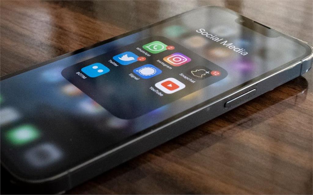 蘋果iOS 18.5更新　解鎖iPhone 13衛星通訊功能
