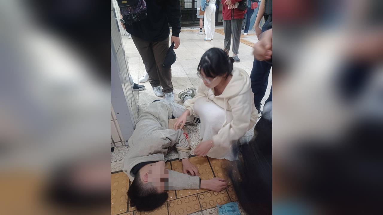 火車月台男子昏迷! 休假護理師"拖行李"衝去搶救