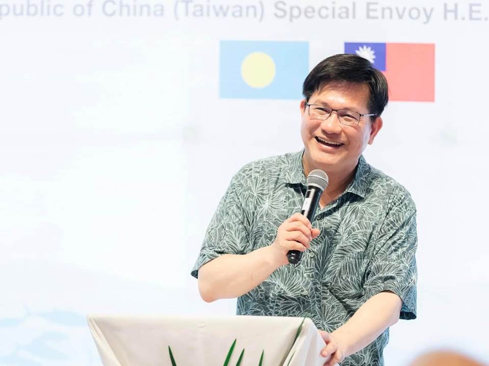 快新聞／見證明道中學捐贈帛琉高中教學設備　林佳龍盼：提升環境強化雙方教學合作