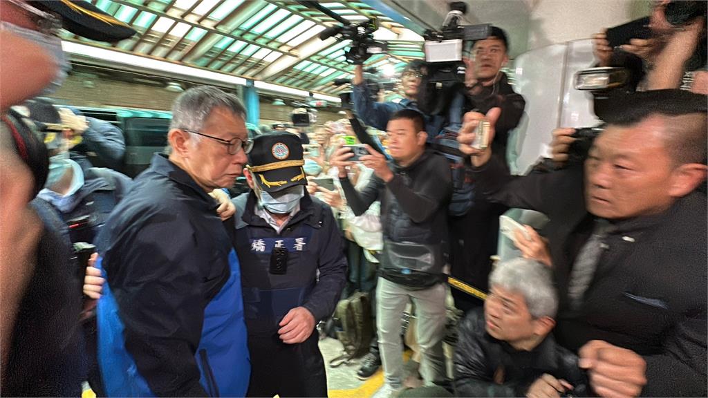 柯文哲未帶戒具趕赴靈堂　追思父親一生為他擔心現場哭聲不斷