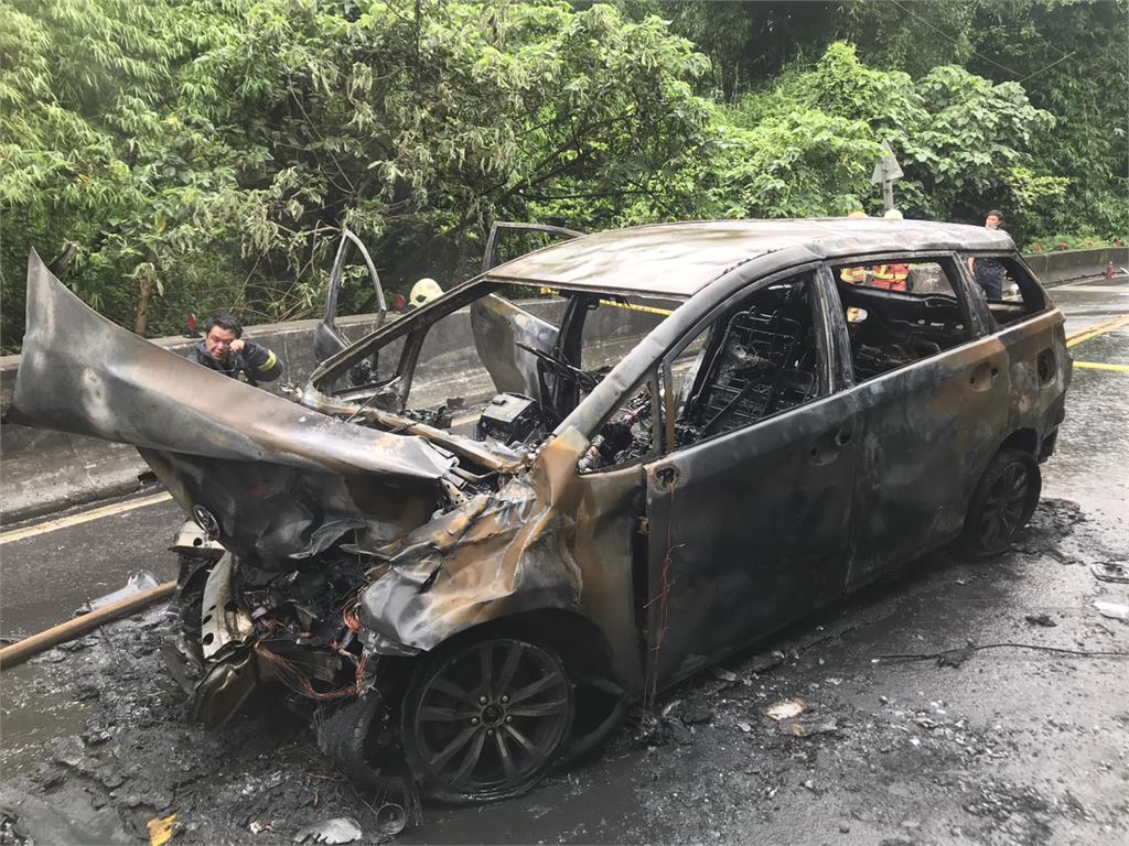 快新聞／新莊下坡處兩車相撞 休旅車起火燃燒...副駕駛燒成焦屍