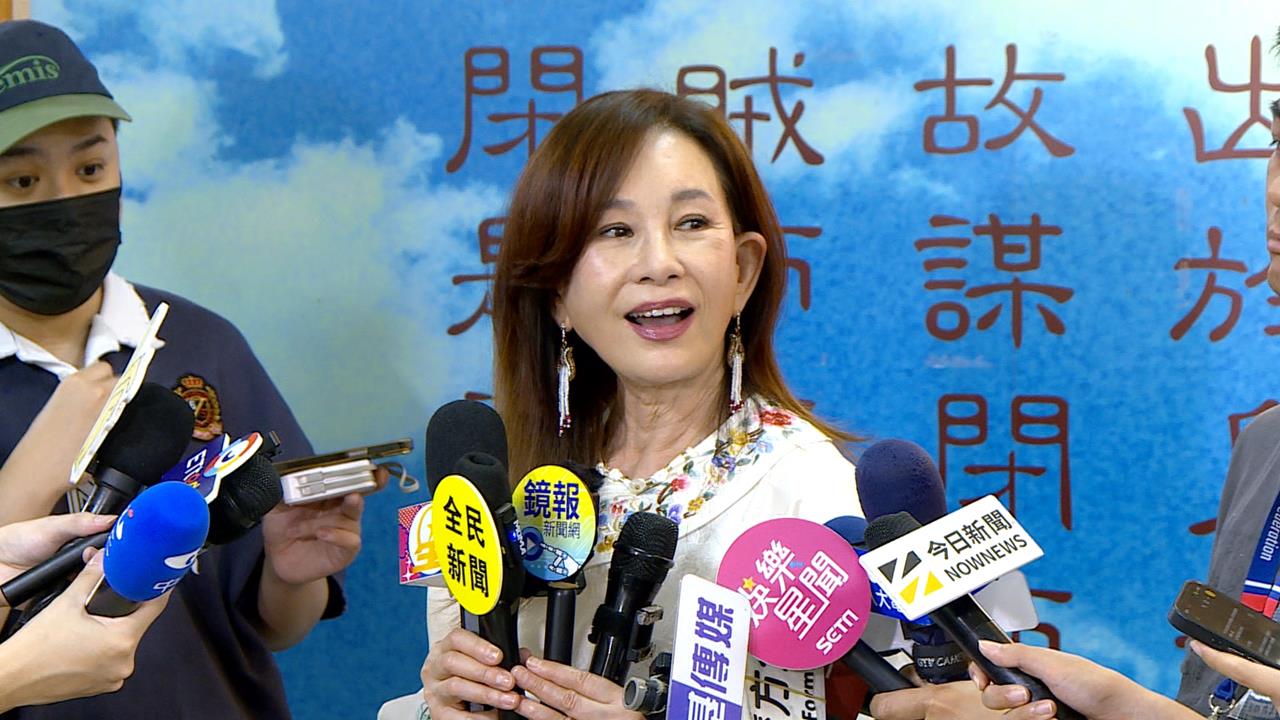 乾媽周丹薇意外透漏　孟耿如在英國　已兩年沒見