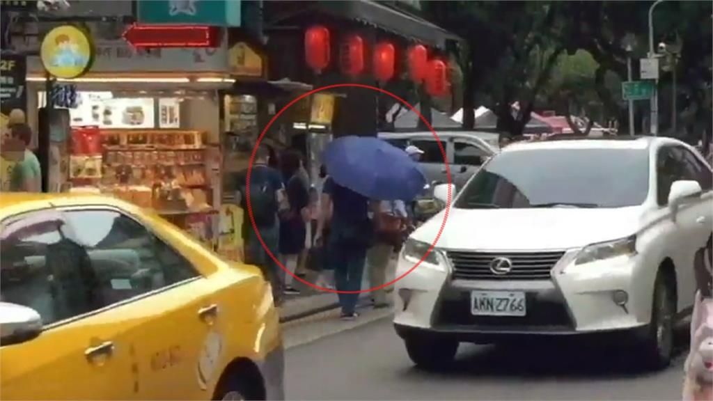 雨傘、報紙遮掩！中國竊盜集團遊台專偷日客