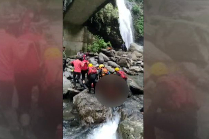 屏東神山瀑布邊玩   2學生遭河水沖走