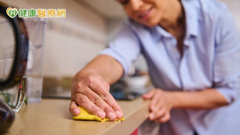 假期掃除掃到下背痛？骨科醫師親授「預防撇步」