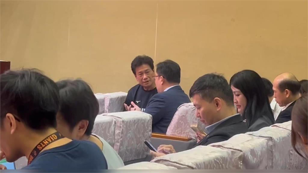 快新聞／「假日飛刀手」陳義信出任原民會副主委　與鄭世忠相談甚歡畫面曝