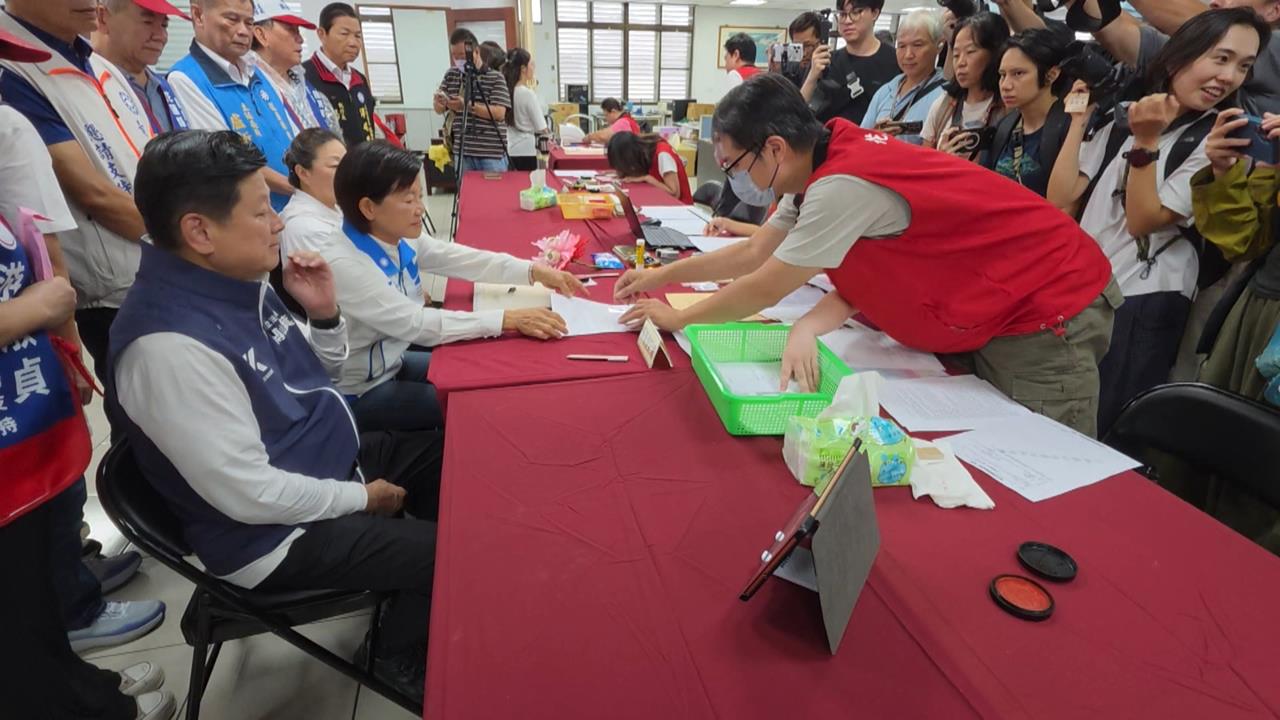 翁曉玲拖垮選情？　傅崑萁陪游淑貞登記關鍵字一出秒迴避