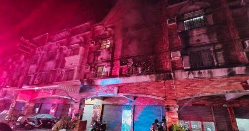 高雄大寮深夜驚傳氣爆！巨響震碎玻璃　3樓民宅陷火海男屋主重傷送醫