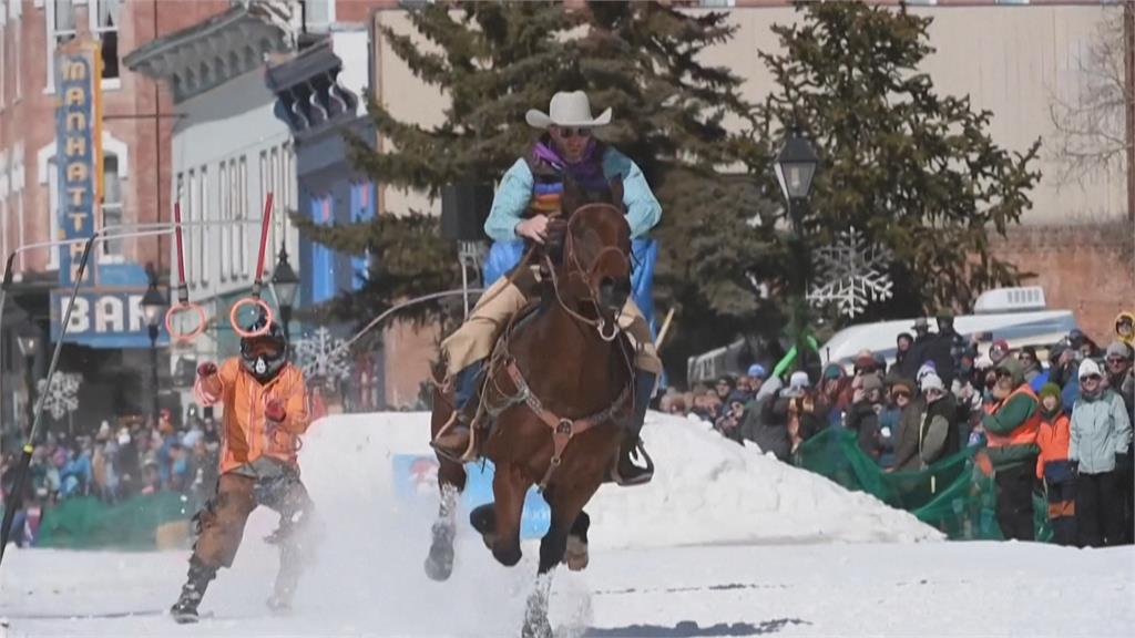 馬拉滑雪障礙賽　考驗技術默契與馬匹掌控力