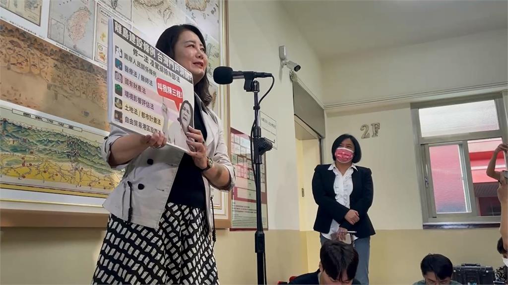 快新聞／陳玉珍第3次踢館！全程盯梢綠委受訪　吳思瑤怒批：請不要當陳三桂好嗎