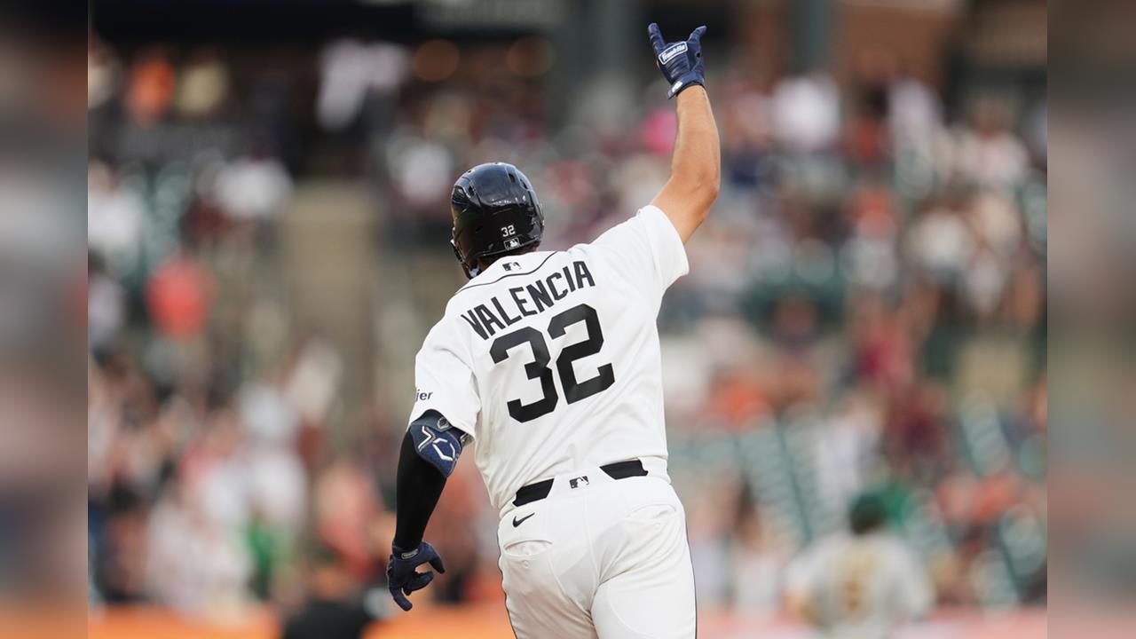 MLB(影)／老虎菜鳥捕手生涯首打席就開轟！想到家人和地震喪生同胞受訪潸然淚下