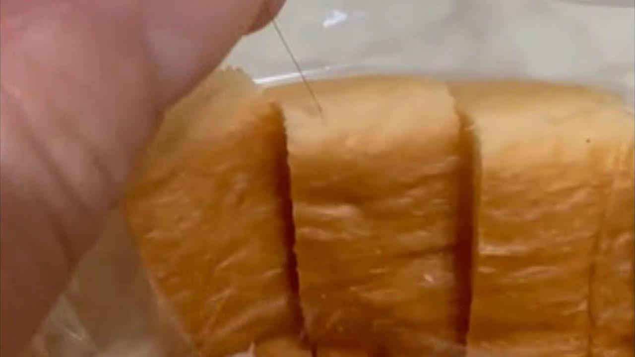 驚爆食安！　台南麵包名店「吐司夾頭髮」　民眾無奈ＰＯ網：買到加料麵包