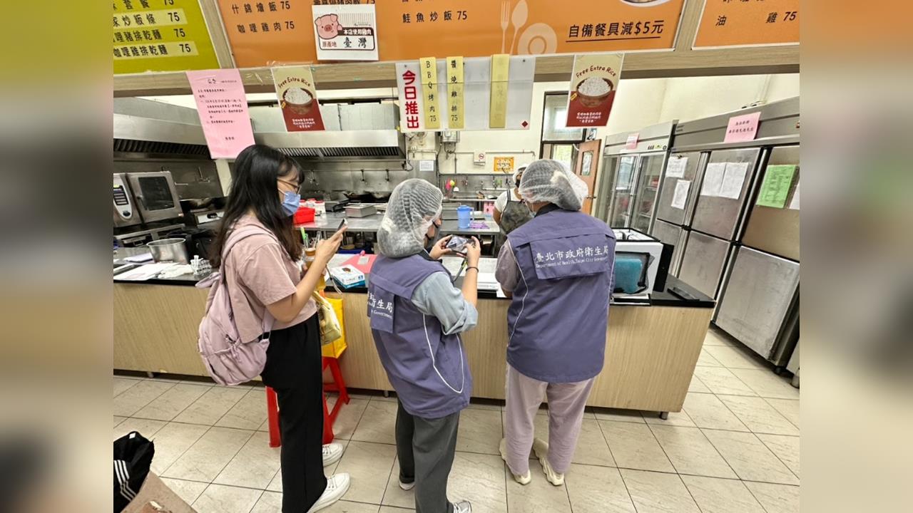 快新聞／ 北市營養午餐出大包！87學生集體腹瀉　衛生局：勒令停業