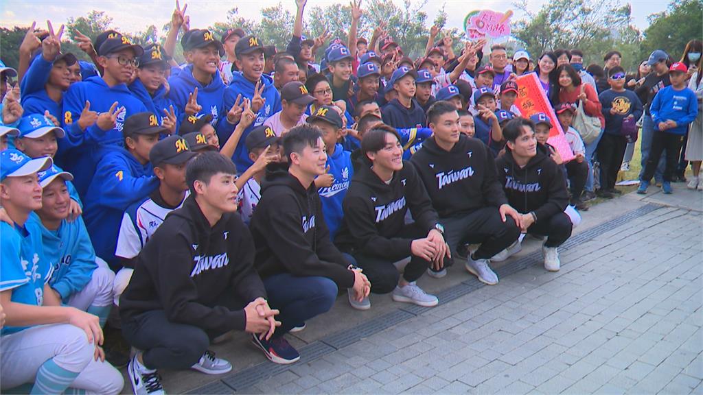 台灣英雄見面會　球員與高雄國中小球隊分享奪冠點滴